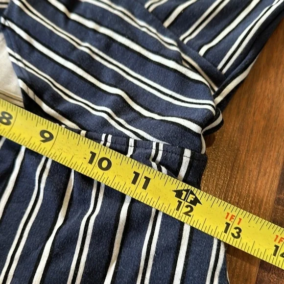 Hollister Peekaboo Striped Jumpsuit Navy/White Cut Out Wide Leg Crop Size Small - Picture 12 of 14